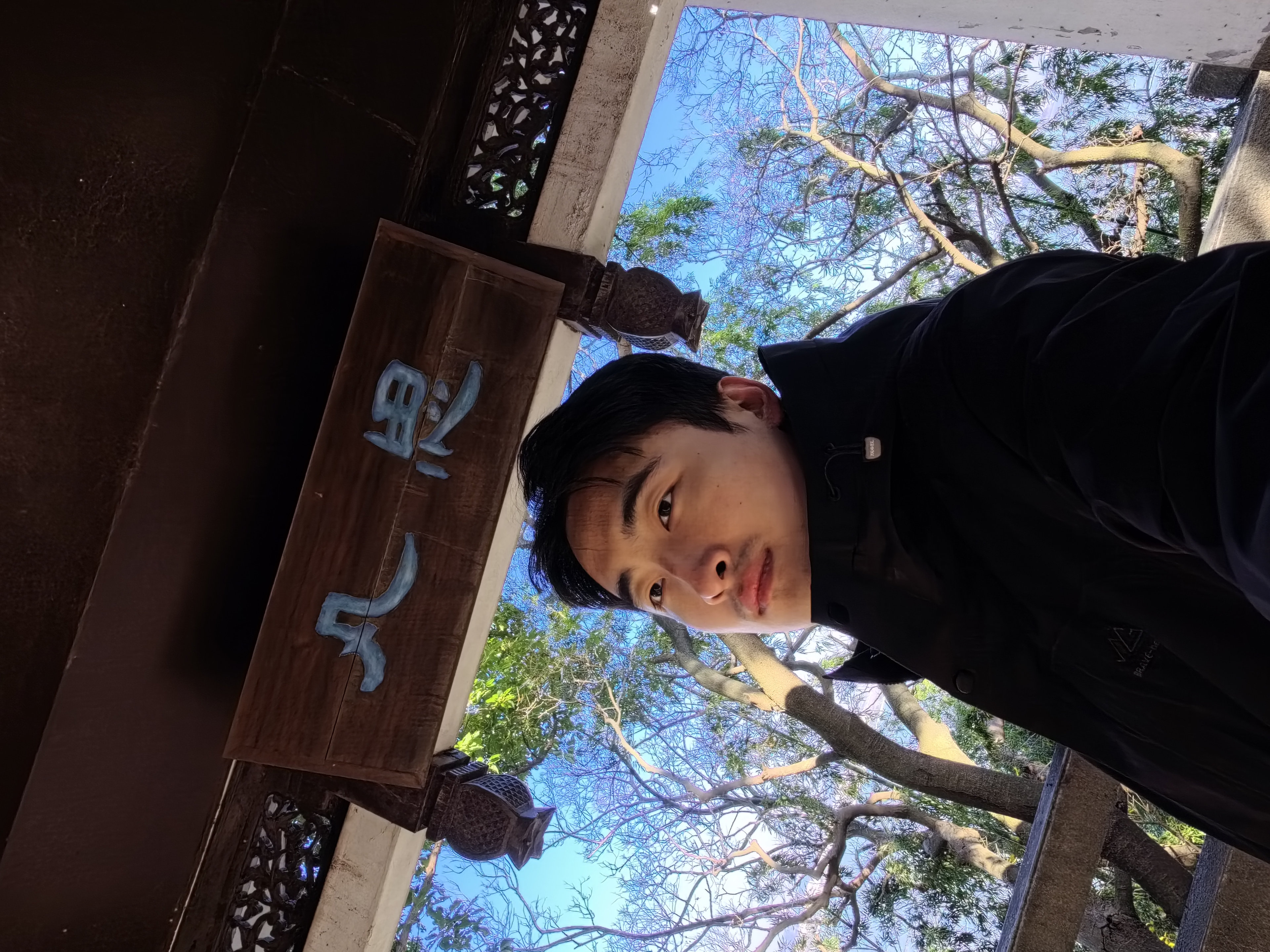 逛某个寺庙，看到男怕夜奔女怕思凡中的思凡